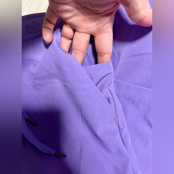 NWOT Bright Lavender Purple ADAR Scrub Set - Picture 4 of 12